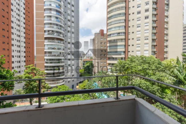 Imagem Apartamento reformado em Perdizes com 3 quartos (1 suíte) e 2 vagas, 137m²