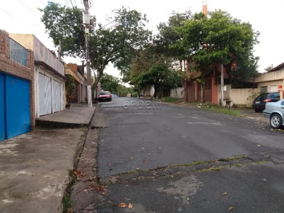 Imagem Casa térrea com 247 metros de área total, 3 dormitórios, 2 banheiros, sala, 1 quarto reversível ...