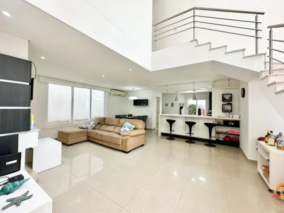 Imagem Casa 4 Dormitórios - Bairro --