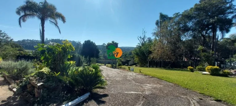 Imagem Chácara para Venda em São Roque, Pavão (canguera), 4 dormitórios, 1 suíte, 1 banheiro