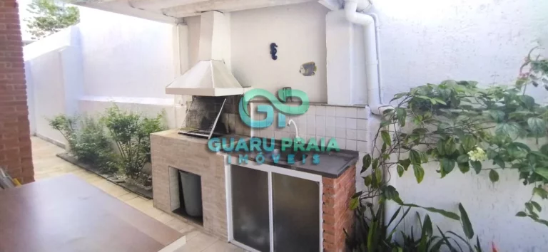 Imagem Sala espaçosa para 2 ambientes, varanda, sala de jantar, 3 dormitórios sendo uma suíte, banheiro social, cozinha, lavanderia, piscina, churrasqueira, 1 edícula com 2 suítes, 5 quartos