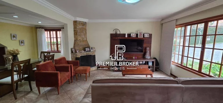 Imagem Casa com 4 dormitórios à venda, 171 m² por R$ 1.090.000 - Cascata do Imbuí - Teresópolis/RJ