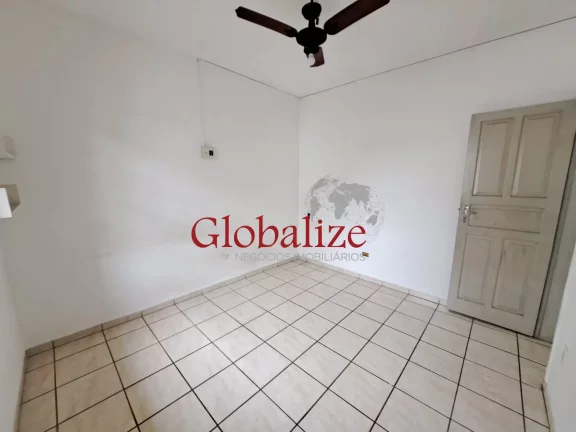 Imagem Apartamento à venda com 55m², 2 quartos, 1 banheiro, rua tranquila por R$320.000,00 na Aparecida em Santos