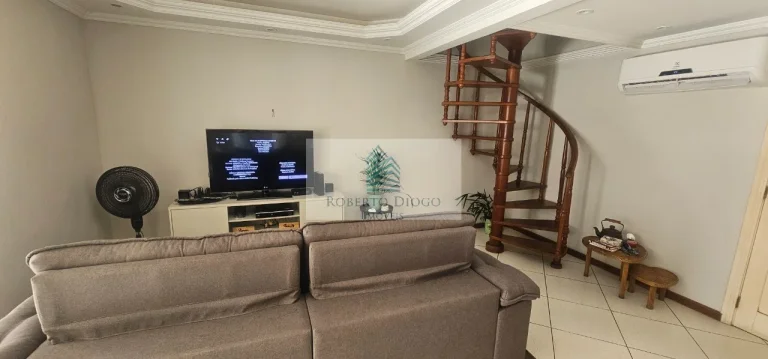 Imagem Casa em Condomínio de Luxo na Taquara, Rio de Janeiro - 3 Quartos, 1 Suíte, 1 Sala, 93m² de Área - Imperdível!