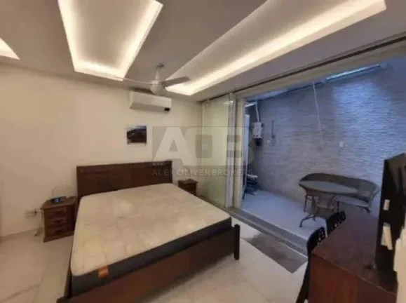 Imagem Apartamento à venda em Copacabana, 48m2, Quarto e Sala, 50 metros da Praia.