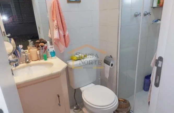 Imagem Apartamento com 61m², possui sala 2 ambientes com ar condicionado e sacada. Dispõe de 3 dormitóri...