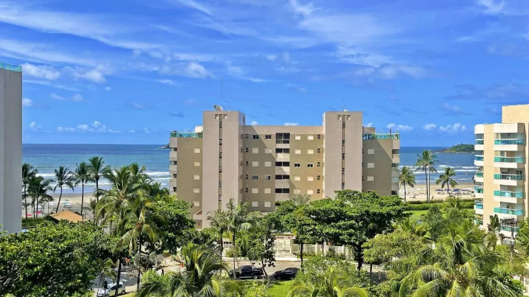 Imagem *Seu refúgio à beira-mar na Riviera: Apartamento amplo com vista para o mar