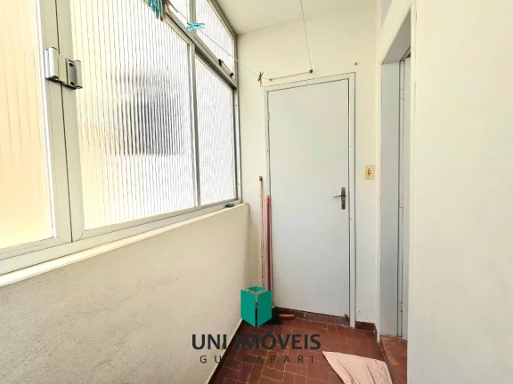 Imagem Imperdível ! Amplo apto 2 quartos tendo 2 vagas de garagem há poucos passos da Praia do Morro !
