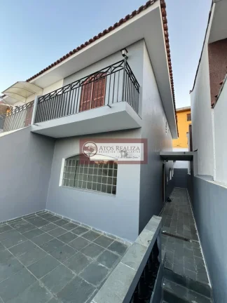 Imagem Alugo Oportunidade no em Interlagos região da cidade Dutra. Sobrado de 108m², imóvel com 2 Suítes, 1 com varanda, Cozinha ampla, Sala de estar, Sala de Jantar, Lavabo, Churrasqueira com cobertura Tetratil Zetaflex, quintal, 2 vagas de garagem cobertas com