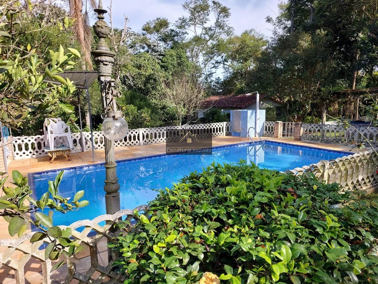 Imagem CHÁCARA EM CONDOMÍNIO PORTEIRA FECHADA ESTRADA DO EMBU PRÓXIMO ASSAÍ 3 SUÍTES PISCINA COPA COZINHA GERADOR 15 VAGAS NATUREZA EXUBERANTE FÁCIL ACESSO