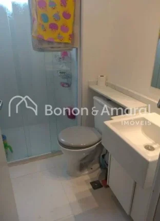 Imagem Apartamento de 57m² completo em armários planejados e com ar condicionado na sala e nos quartos. S...