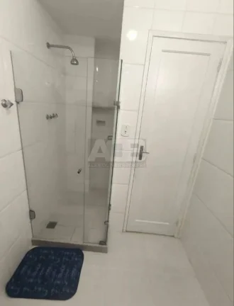 Imagem Apartamento à venda em Copacabana, com 85m2, 2 quartos + Dependências.