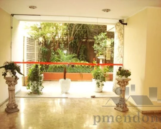 Imagem Excelente apartamento pronto para morar! Reformado, completo e mobiliado, com living para 02 ambient...