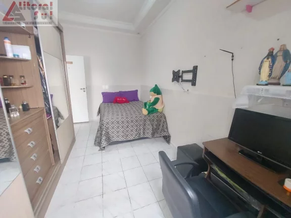 Imagem Imóvel Espaçoso e Aconchegante com 2 Quartos e 2 Vagas de Garagem em Ocian, Praia Grande-SP - Confira!