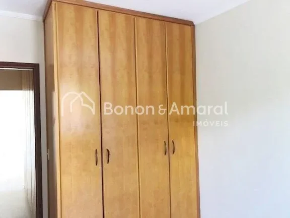 Imagem A sala ampla, com dois ambientes, é perfeita para receber amigos ou curtir momentos de tranquilidad...
