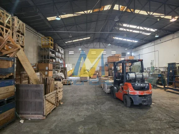 Imagem Galpão comercial/industrial com 1.200 m² de área construída.