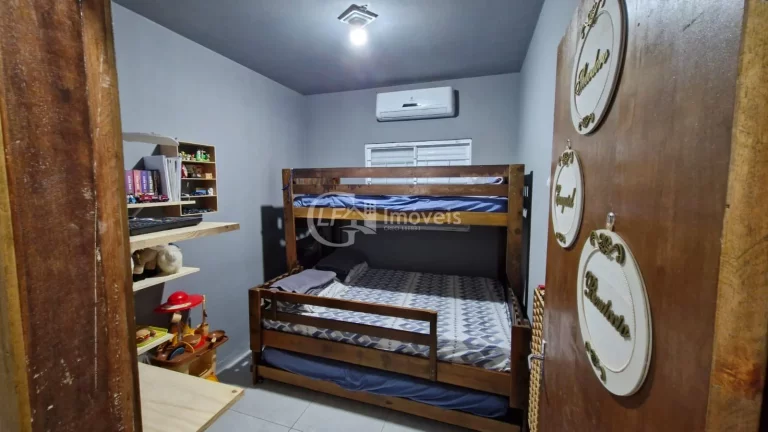 Imagem Você busca um imóvel que une conforto, espaço e potencial de investimento, essa casa no bairro Santo Antônio é a escolha ideal.