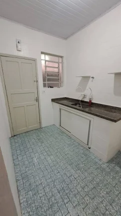 Imagem Casa 2 Dormitórios - C/ Vaga de Garagem