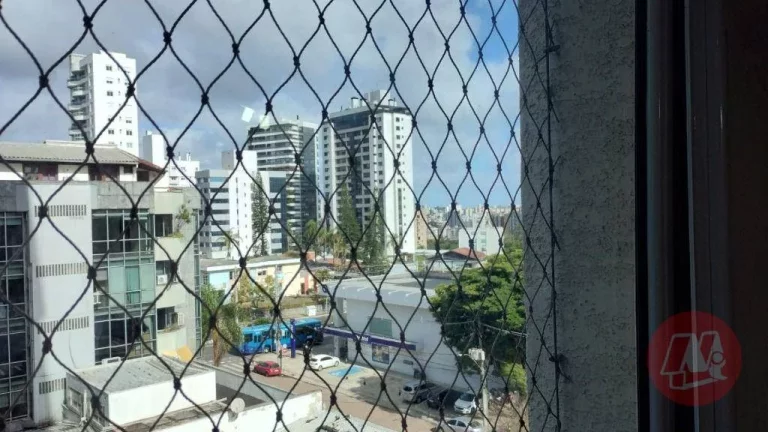 Imagem Sala comercial com 39 m² e vaga na avenida Carlos Gomes.