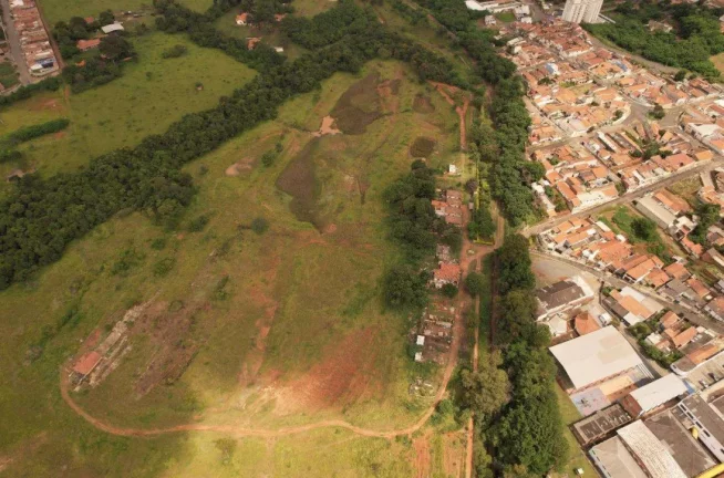 Imagem Vende uma area Residencial/comercial de 96.800 mil mts no Municipio de Tatui