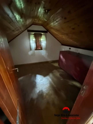 Imagem Casa a Venda no Bairro Jardim Califórnia em Campos do Jordão - SP.