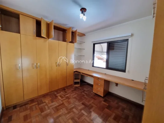Imagem Charmosa e bem distribuída, esta casa de 182m² oferece conforto e praticidade em uma localização...