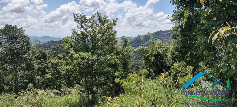 Imagem Paraíso Ecológico: Terreno com Nascente Própria e Vista para as Montanhas.