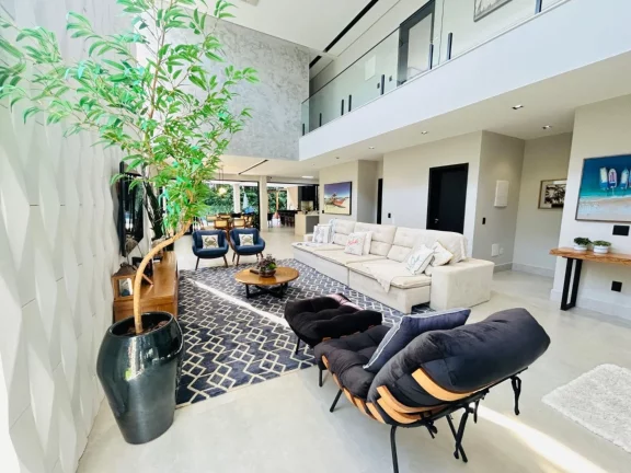 Imagem Casa de Luxo à Venda na Riviera de São Lourenço Módulo 17: 8 Quartos, 8 Suítes, 3 Salas, 4 Vagas de Garagem e 620m² de Área!