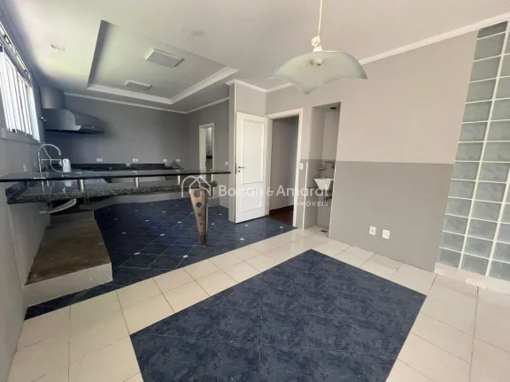 Imagem Linda casa de alto padrão, recém reformada! A residência possui living para vários ambientes, sa...