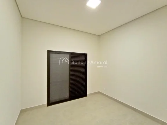 Imagem Casa térrea de esquina disponível no Condomínio Residencial Mont Alcino, em Valinhos. 

Esta exce...