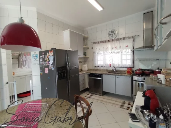 Imagem Impecável Casa em Condomínio à Venda em Vinhedo-SP - 3 Quartos, 1 Suíte, 2 Salas, 3 Banheiros, 4 Vagas, 212,10 m². Imagem Impecável Casa em Condomínio à Venda em Vinhedo-SP - 3 Quartos, 1 Suíte, 2 Salas, 3 Banheiros, 4 Vagas, 212,10 m².