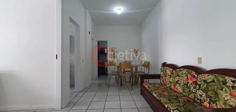 Imagem Apartamento linear, 2 quartos, 76 m², a 50 m da Praia do Forte - Cabo Frio