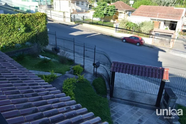 Imagem Sobrado com 04 dormitórios sendo 01 suite com closed e hidromassagem.