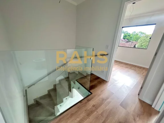 Imagem Ótimo sobrado geminado localizado no bairro Glória, próximo a Panificadora Blupão. Conta com 117...