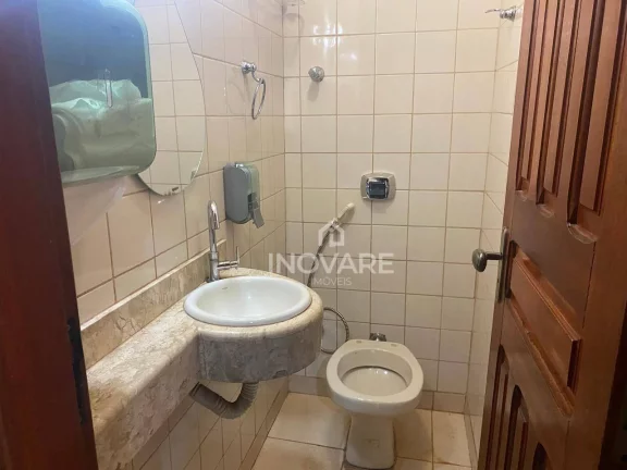 Imagem Casa com 3 dormitórios para alugar, 360 m² por R$ 3.000,00/mês - Setor Central - Itumbiara/GO