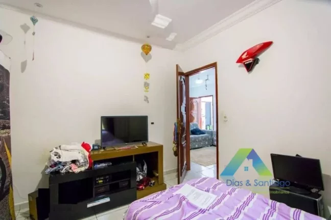 Imagem SANTO ANDRÉ Casa 300M² de terreno, 224M² area construída,2 casas, frente e fundo, espaço gourmet, piscina, 2 vagas ótima localização e valor !!!