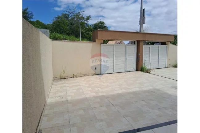 Imagem Casa com dois dormitórios e banheiro no centro do barroco.