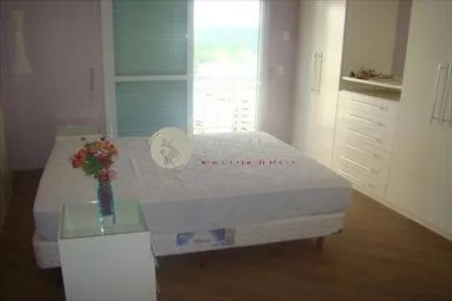 Imagem Apartamento a venda no Condomínio Jardins da Grécia em Santos
