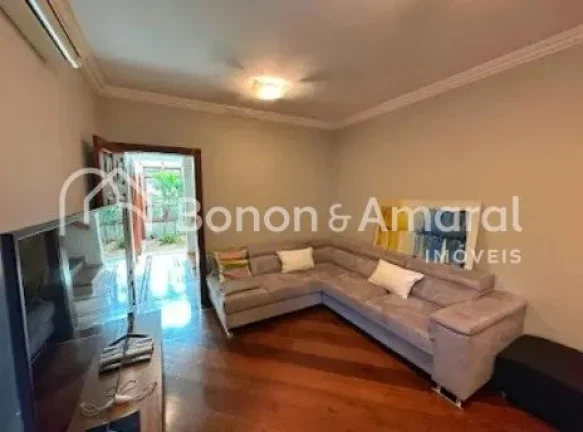 Imagem ...#34;Luxuosa Residência de 822m² com Suítes Master, Área de Lazer Completa e Acabamento de Alto Padrão...#34;
