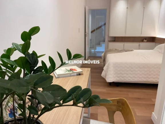 Imagem Casa de Alvenaria nova à venda com 5 suítes e 8 vagas de garagem localizada no centro de Balneário Camboriú