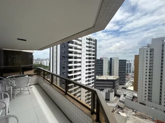 Imagem A 5ª Avenida Imóveis selecionou esse charmoso apartamento de 2/4 + dependências, atualmente revertido gabinete, podendo ser 3 Suites totais, 02 vagas