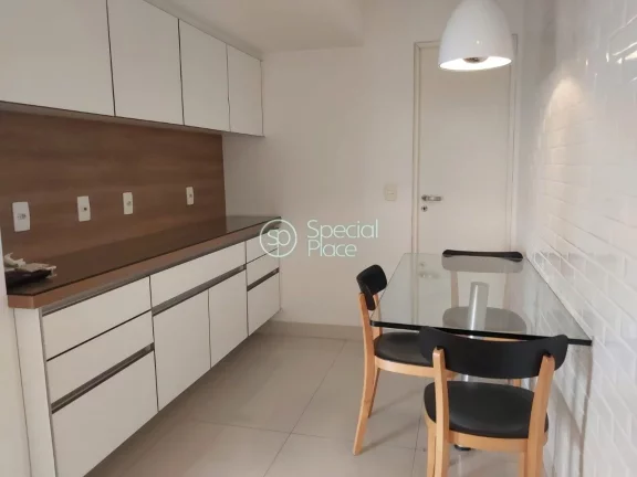 Imagem Excelente apartamento, com 240m² bem distribuídos, amplo living com varanda em L, lareira e uma vi...