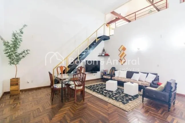 Imagem Linda e espaçosa casa com área construída de 600 m² em um terreno de 1.056 m². A residência, m...