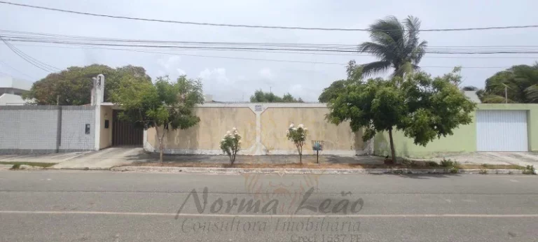 Casa TÉRREA com Piscina em via Pública à venda na Aruana, Aracaju/SE.
