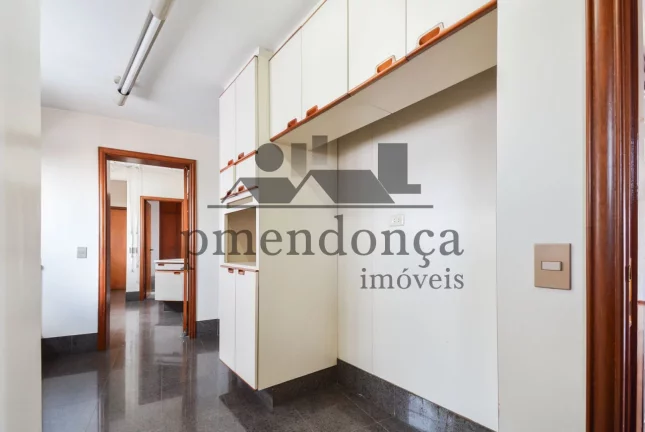 Imagem Apartamento na rua Traipu com 274m² com vista belíssima para Pacaembu.