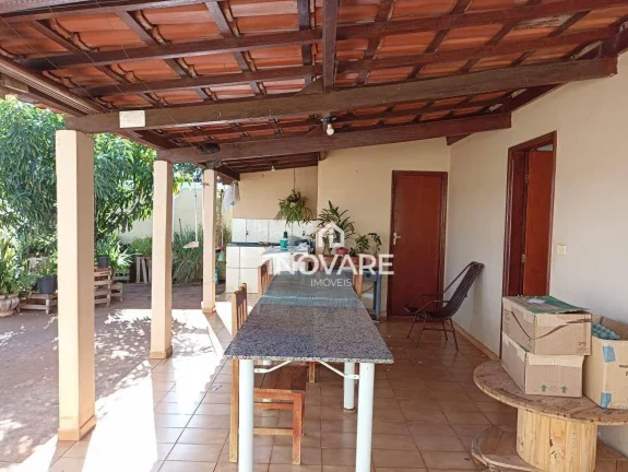 Imagem Casa com 3 dormitórios à venda, 200 m² por R$ 380.000,00 - Setor Afonso Pena - Itumbiara/GO