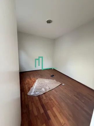 Imagem Imóvel à venda em Franca-SP: Casa na Vila França com 3 quartos, 1 suíte, 2 salas, 3 banheiros, 2 vagas de garagem e 200 m² de área.