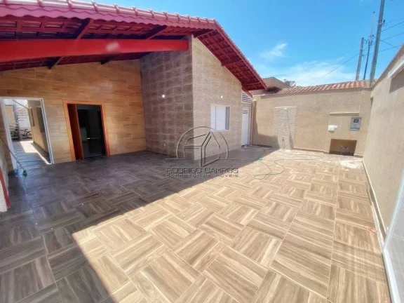 Imagem Espaçosa Casa Térrea à Venda no Ocian, Praia Grande - 3 Quartos e Churrasqueira