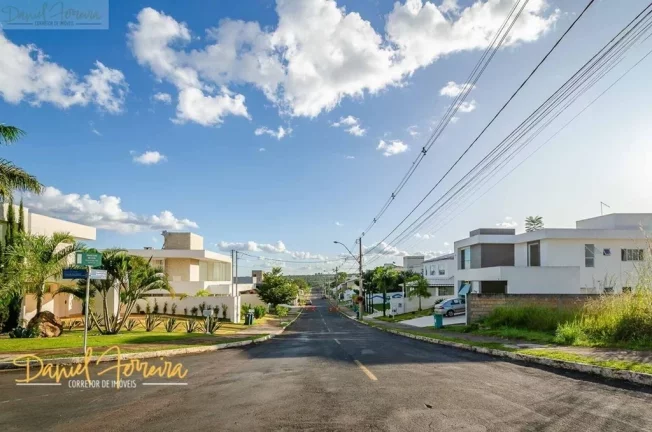 Imagem Daniel Ferreira vende: Lote com 900 m², praticamente todo plano.