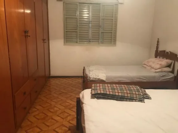 Imagem Casa no centro com 3 dormitórios sendo 1 suíte (todos com armários embutidos) , 2 salas , cozinha...